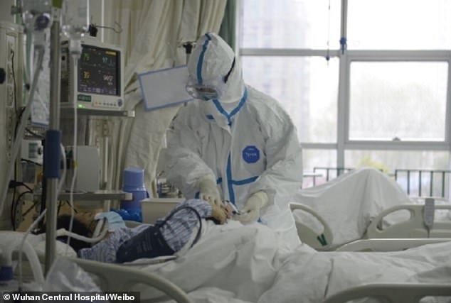 23718162 7916223 This picture released by the Central Hospital of Wuhan shows a m a 22 1579733978263