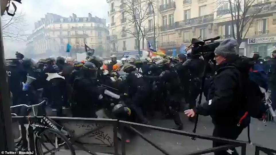 23989870 7938937 Firefighters can be seen clashing with police officers in Paris a 8 1580235649230