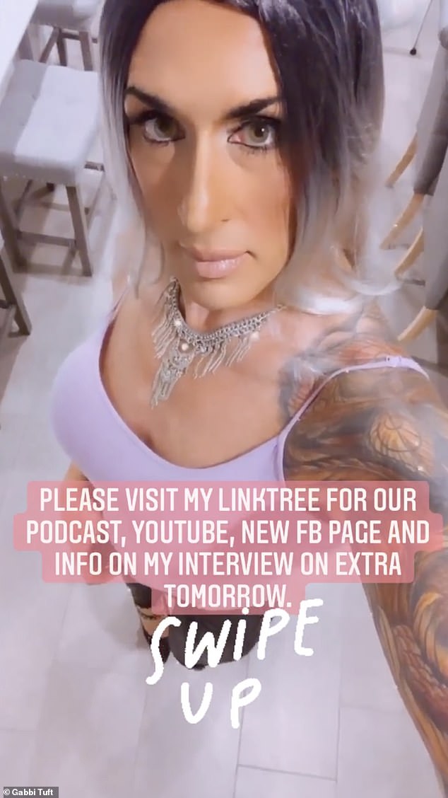 38897752 9225307 Info She shared a glam selfie and urged fans to check out her Li a 20 1612477823263
