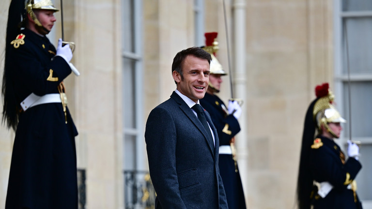 France says Ukraine Must Free Crimea in Order to Have Lasting Peace