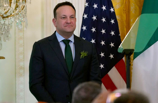 leo varadkar in front of us promter