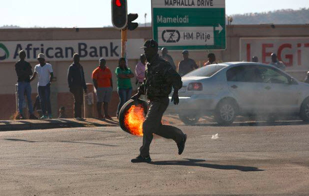 2 Killed, 50 Arrested, Even Cops Turn to Looting in South Africa Hell Riots 3 SA Tire Burn