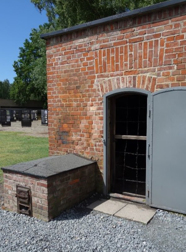 94-Year-old German On Trial for Operating Clothes Disinfection Chamber at Stutthoff Camp 4 995bZz2