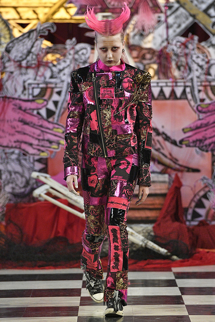 London Catholic Church Hosts Illuminati SATANIST Fashion Parade 24 YtXb9V7