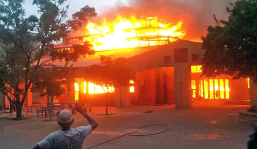 2 Killed, 50 Arrested, Even Cops Turn to Looting in South Africa Hell Riots 8 SA Science Faculty NWU Burn