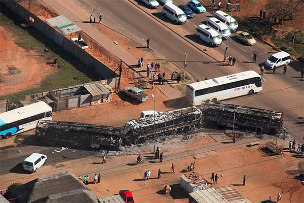 2 Killed, 50 Arrested, Even Cops Turn to Looting in South Africa Hell Riots 5 SA Bus Burn
