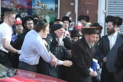 flag burning stopped by zionist pic