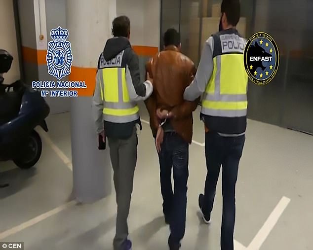 4AD8292B00000578 5581881 Taken in Sohail A is taken into custody by Spanish police after a 4 1522944379956