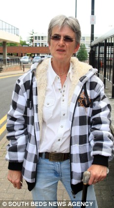 Lesbian conwoman jailed for tricking people she met in internet chatrooms out of £100,000 2 article 1195539 057A8BF9000005DC