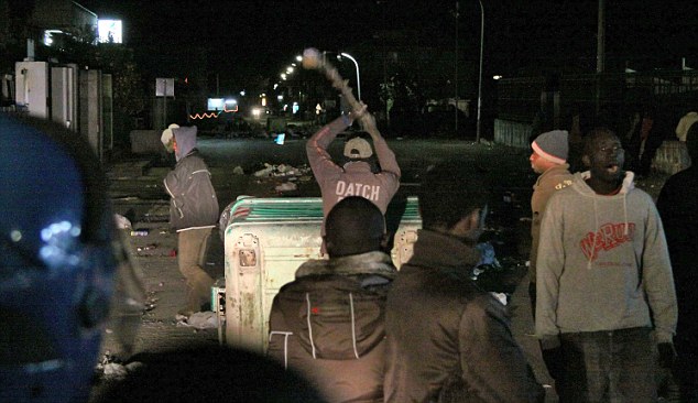 Immigrant Riot in Italy Leaves 37 Injured, Italians Fight Back 2 article 1241843 07CBE835000005DC