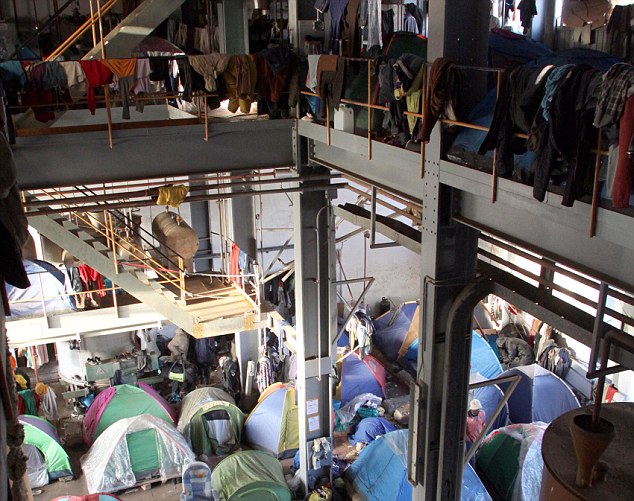 Immigrant Riot in Italy Leaves 37 Injured, Italians Fight Back 8 article 1241843 07CDC18D000005DC