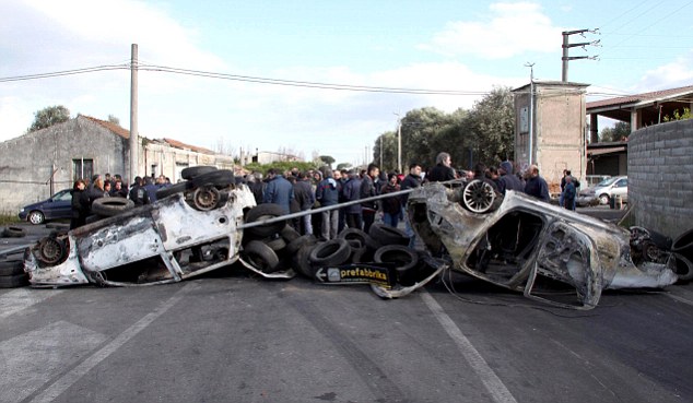 Immigrant Riot in Italy Leaves 37 Injured, Italians Fight Back 3 article 1241843 07CDFB03000005DC