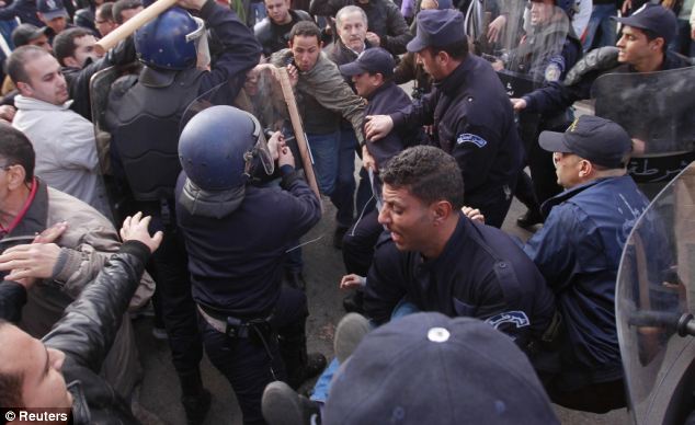 Now revolution takes hold in Algeria, Hundreds arrested 4 article 1356220 0D25DBB9000005DC