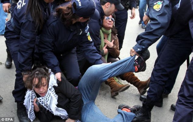 Now revolution takes hold in Algeria, Hundreds arrested 2 article 1356220 0D2622CF000005DC