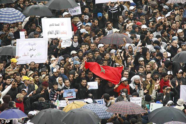 Gaddafi flees Tripoli as protesters set the Libyan parliament building alight 20 article 1358972 0D48A27B000005DC