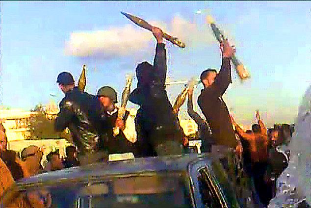Gaddafi flees Tripoli as protesters set the Libyan parliament building alight 10 article 1358972 0D4A1991000005DC