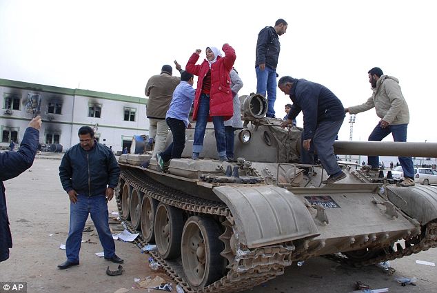 Gaddafi flees Tripoli as protesters set the Libyan parliament building alight 6 article 1358972 0D4BDD6C000005DC