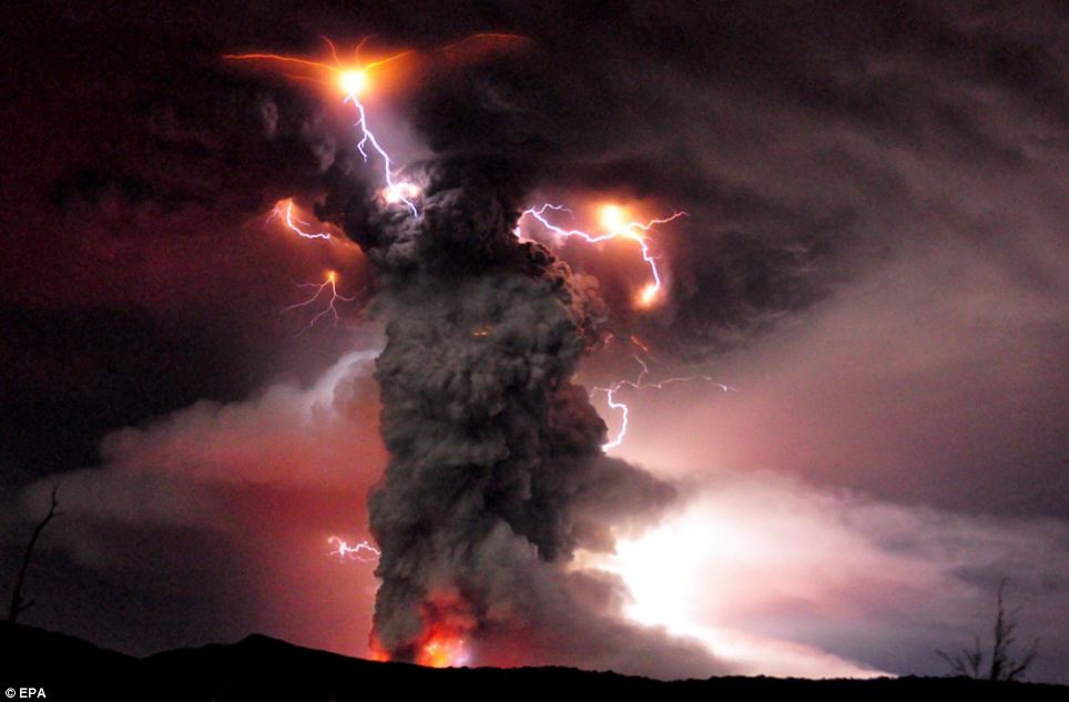 Chilean volcano eruption forces thousands to flee 3 article 1394503 0C6E69D000000578