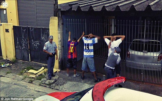 Funny Google Street View Images to feature in London Art Exhibition 11 article 2179219 14391D4C000005DC