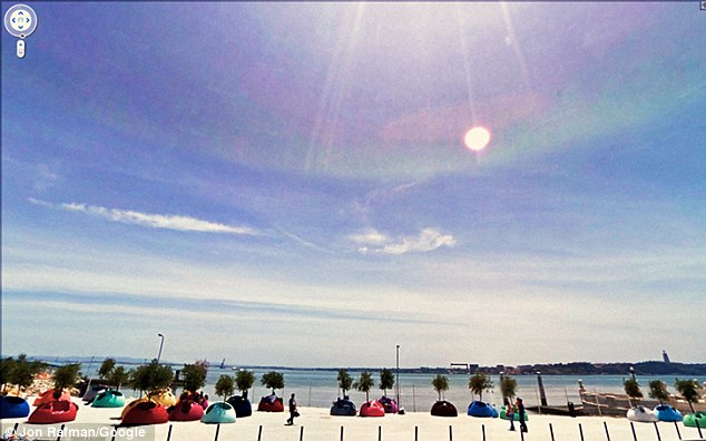Funny Google Street View Images to feature in London Art Exhibition 12 article 2179219 14391D72000005DC