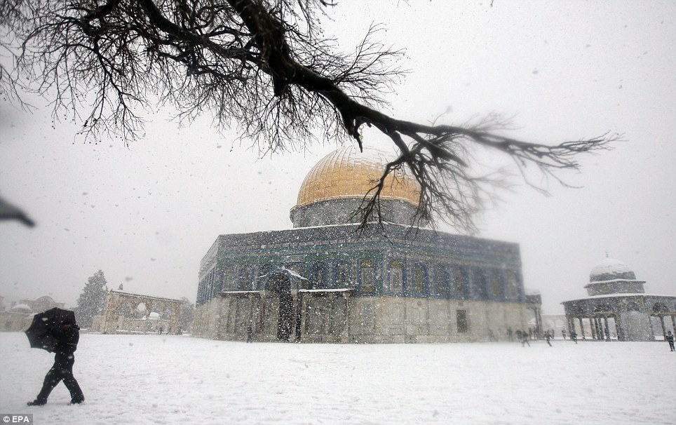 First snowstorm in 100 years hits Middle East 9 article 2260223 16DB46BB000005DC