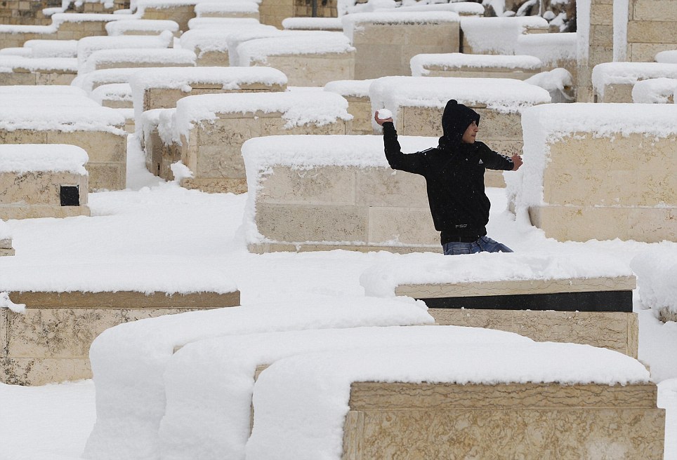 First snowstorm in 100 years hits Middle East 7 article 2260223 16DB94A2000005DC