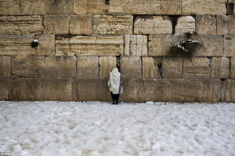 First snowstorm in 100 years hits Middle East 3 article 2523259 1A14E31600000578