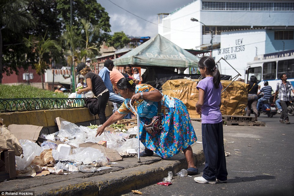 Venezuelans Turn Garbage Scavengers As Socialist Elites Live Like Kings 30 35446A2800000578 3640941 image a 65 1465914880740