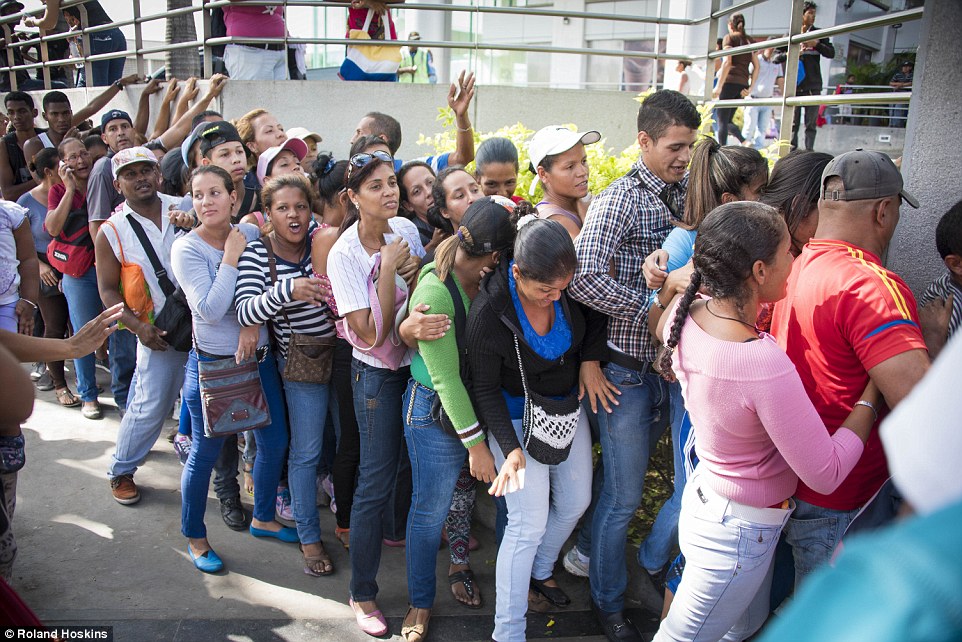 Venezuelans Turn Garbage Scavengers As Socialist Elites Live Like Kings 16 354478B600000578 3640941 image a 83 1465914974663