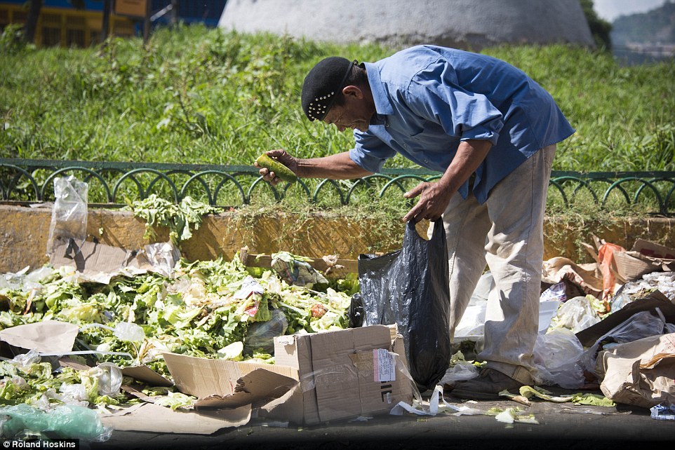 Venezuelans Turn Garbage Scavengers As Socialist Elites Live Like Kings 31 3544690900000578 3640941 image a 23 1465980413357