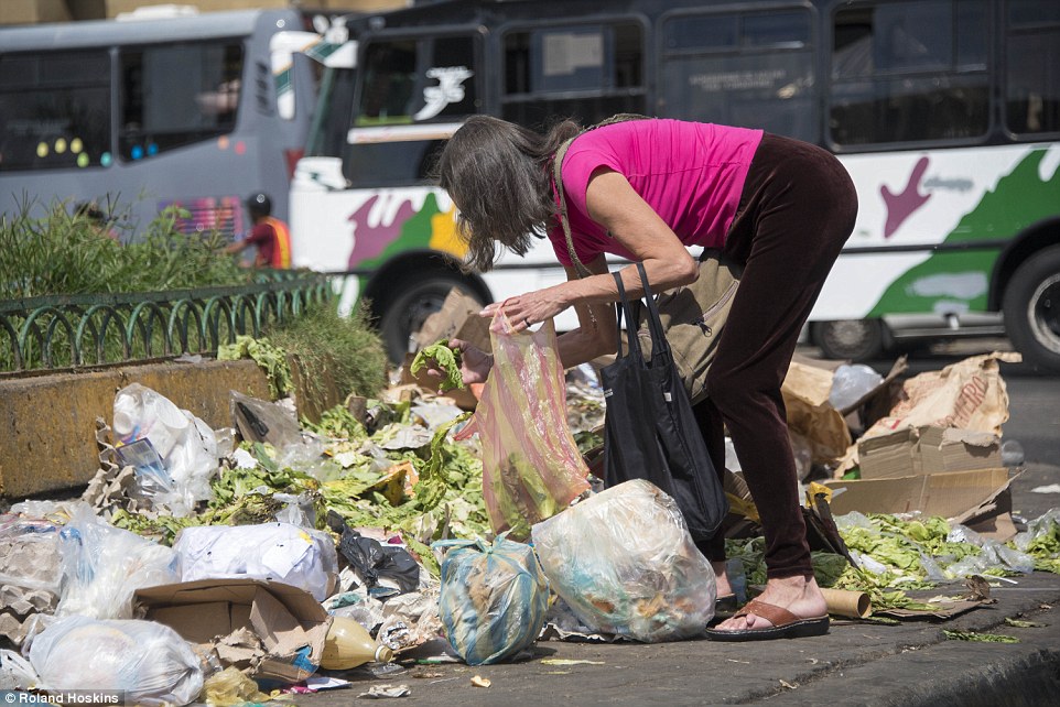 Venezuelans Turn Garbage Scavengers As Socialist Elites Live Like Kings 6 35446B5100000578 3640941 image a 26 1465980428212