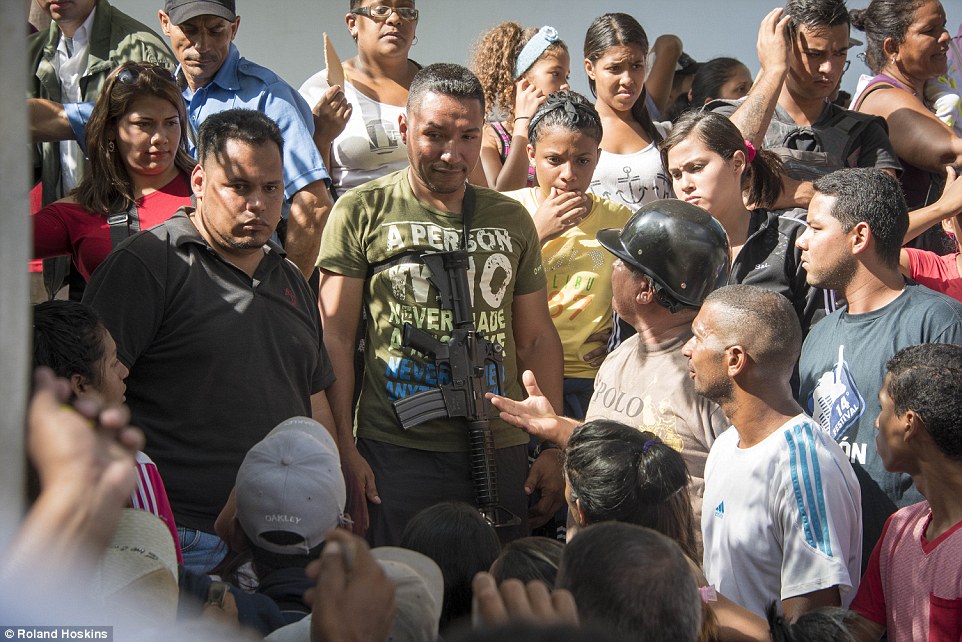 Venezuelans Turn Garbage Scavengers As Socialist Elites Live Like Kings 20 3544756600000578 3640941 image a 18 1465980120912