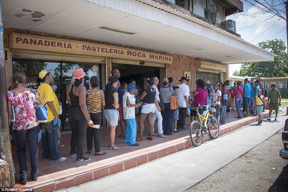Venezuelans Turn Garbage Scavengers As Socialist Elites Live Like Kings 47 35447D5200000578 3640941 image a 49 1465981695583