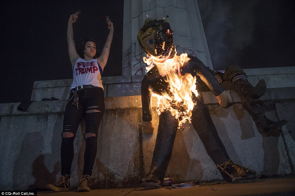 3A37F98000000578 3922098 New Orleans After protesting at the monument they left and walke a 22 1478778493532