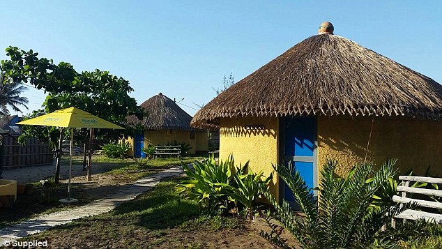 Aussie woman Elly Warren raped and murdered in dangerous Mozambique 3 The young woman had booked two nights at the Wuyani Pariango backpackers in Tofo Bay.