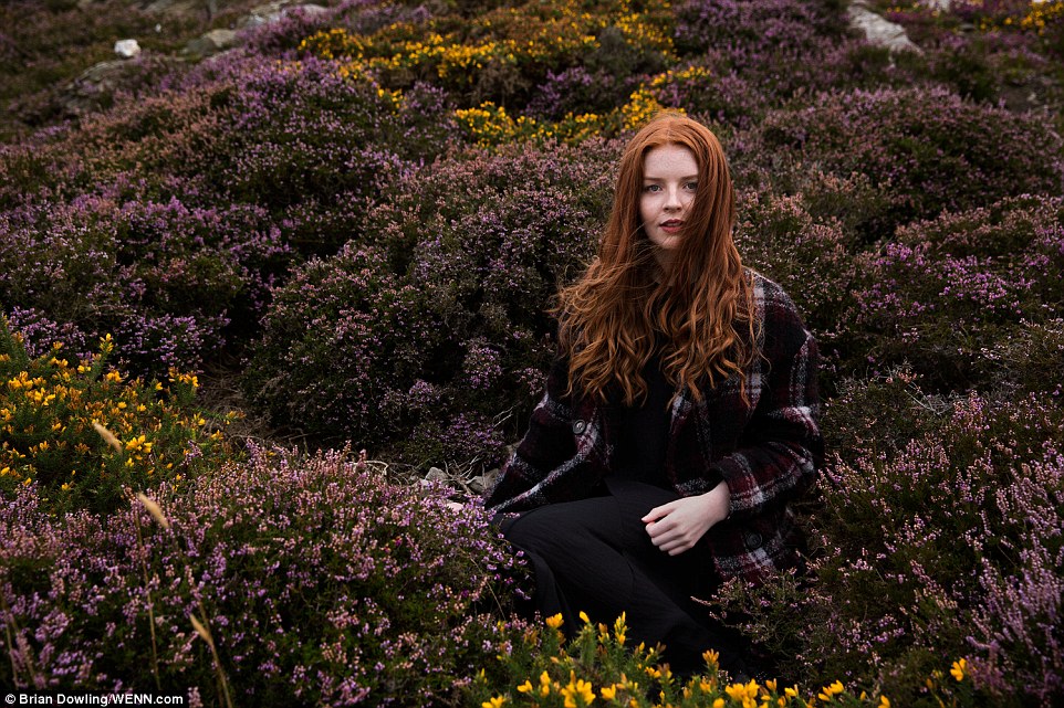 3E55D92B00000578 4321382 Grace sits in a field of heather in this stunning photograph tak a 14 1489845845204