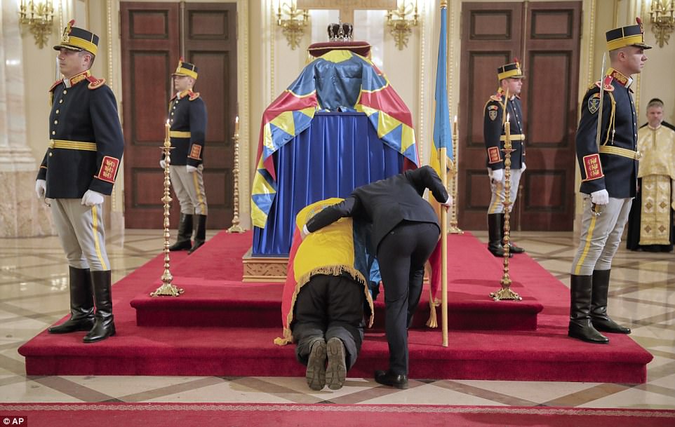 Romania mourns death of King Michael I, European royalties attend funeral 14 475DDA0400000578 5185873 A steward checks on a man who kneeled by the coffin of late Roma a 22 1513451885997