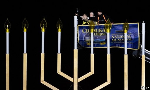 mukaseylightsmenorah