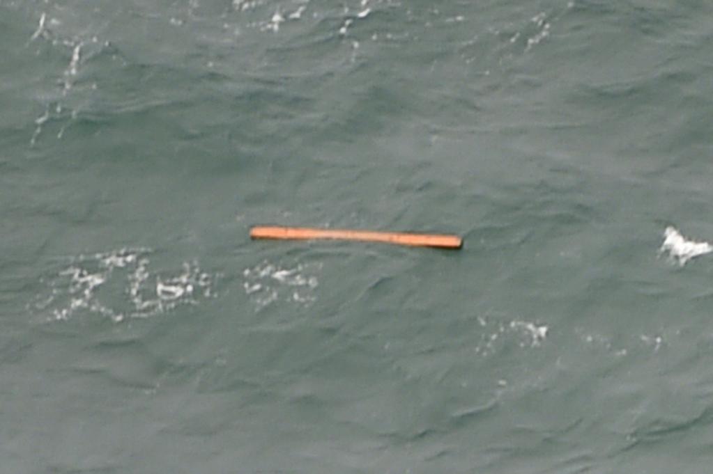 AirAsia plane wreckage found, bodies being recovered 2 B6FQvrOIQAAX4iw