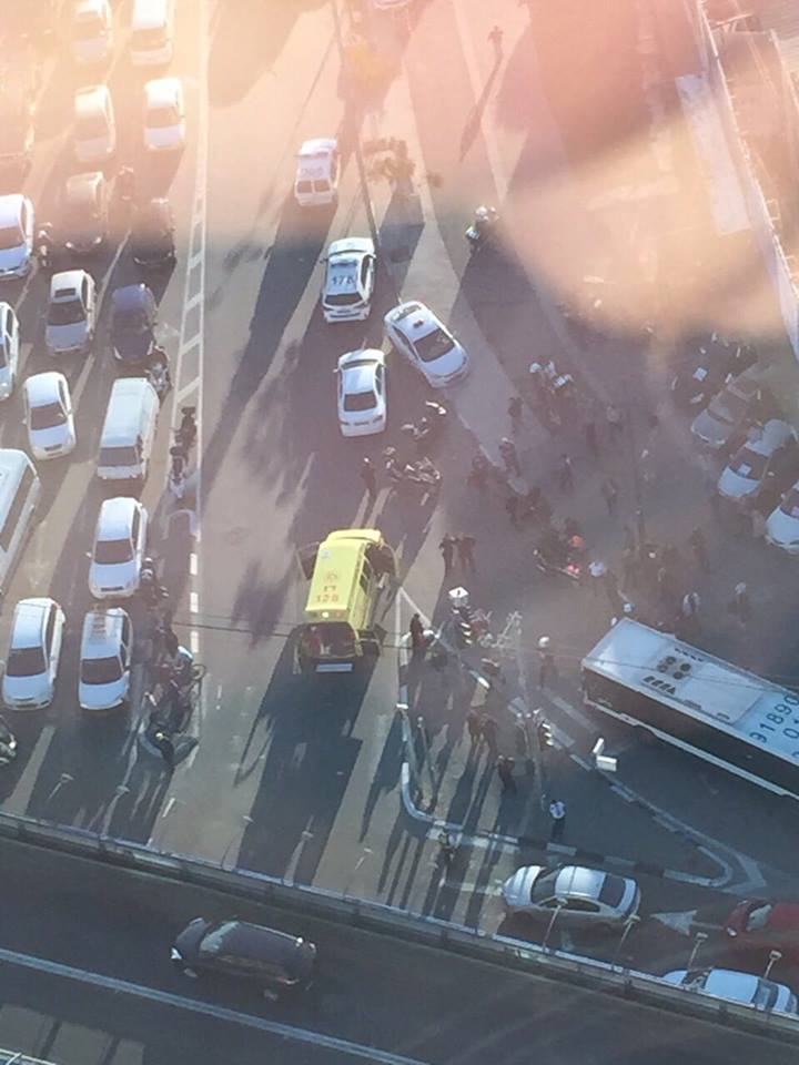 At least 10 stabbed on Tel Aviv bus, Palestinian attacker arrested 2 B72f4elIIAA4KPk
