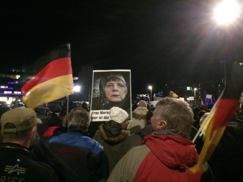 PEGIDA breaks records with new rally in support of Charlie Hebdo 4 B7K4F3wIIAAMhQq