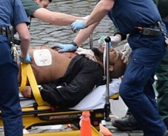 London struck by terrorists near UK parliament, people rammed with car, cop stabbed 3 C7iaWb9XgAMoCNT