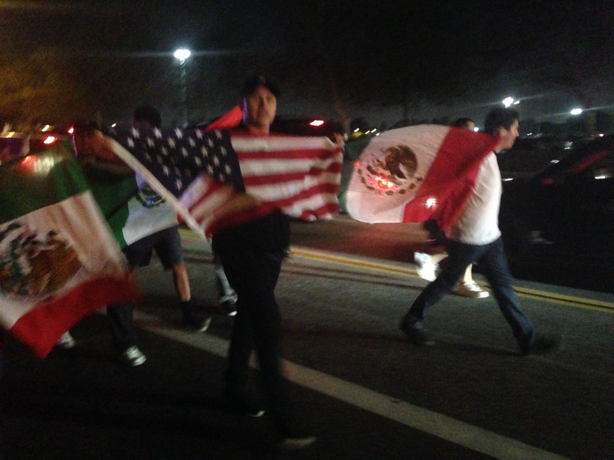 Trump Holds Massive Rally in California 31,000 Show Up, Mexicans Riot 4 ChLkncrUoAE5kUA