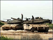 Israel tanks near border with Gaza