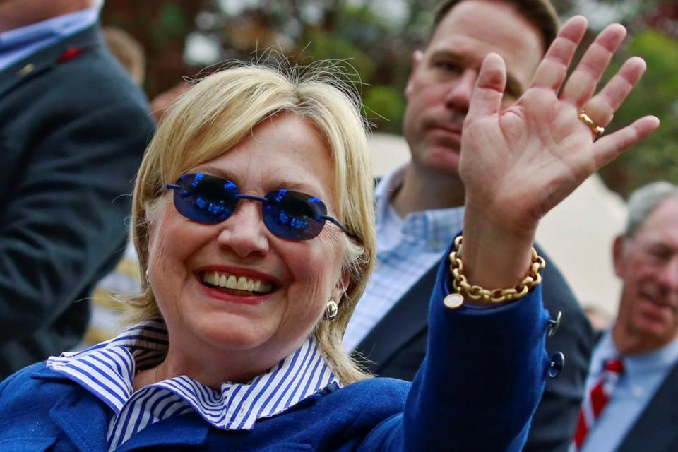 Hillary's wore Anti-Seizure Blue Lenses Glasses on 9/11 memorial day in New York, before and after her total collapse.